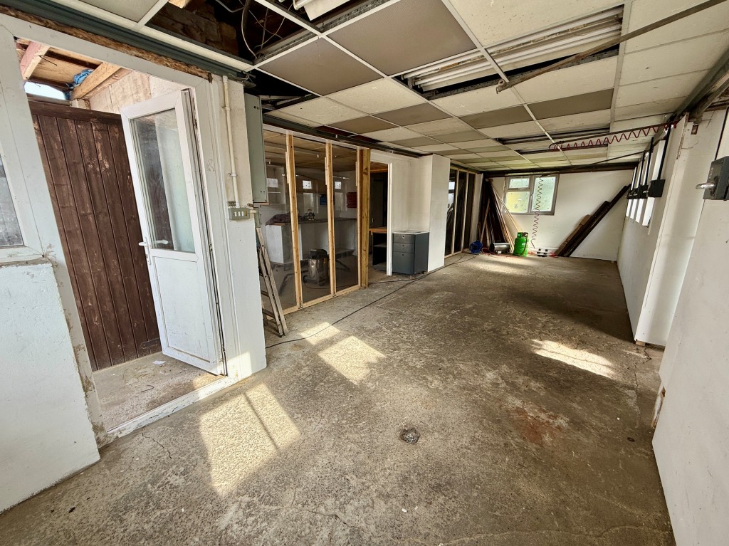 Lot: 75 - FREEHOLD SITE WITH WORKSHOP, OFFICE, HARDSTANDING AND PARKING - Workshop area two
